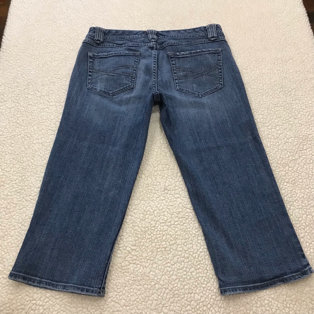 Ladies Aeropostale Stretch Denim Blue Jean Capri Pants
 9 / 10 Medium 
Pockets